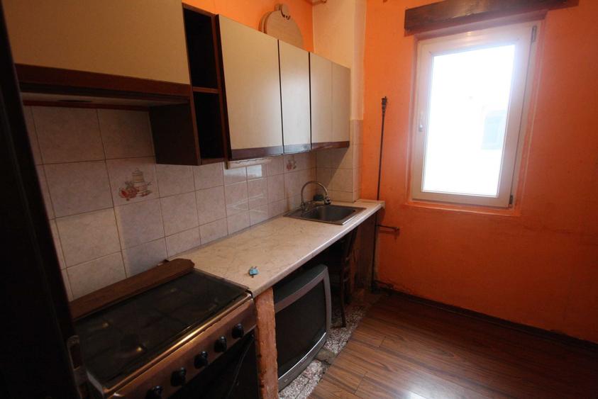 Apartament cu 3 camere decomandat în Exterior Vest