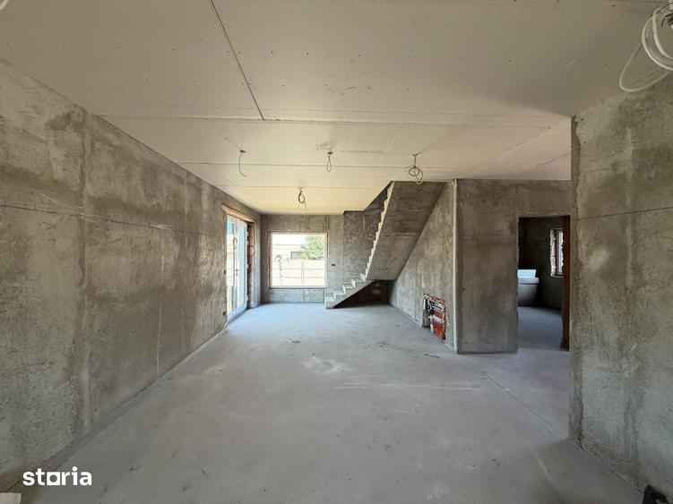 Casă cu 6 camere cu Teren 400 Mp în Central