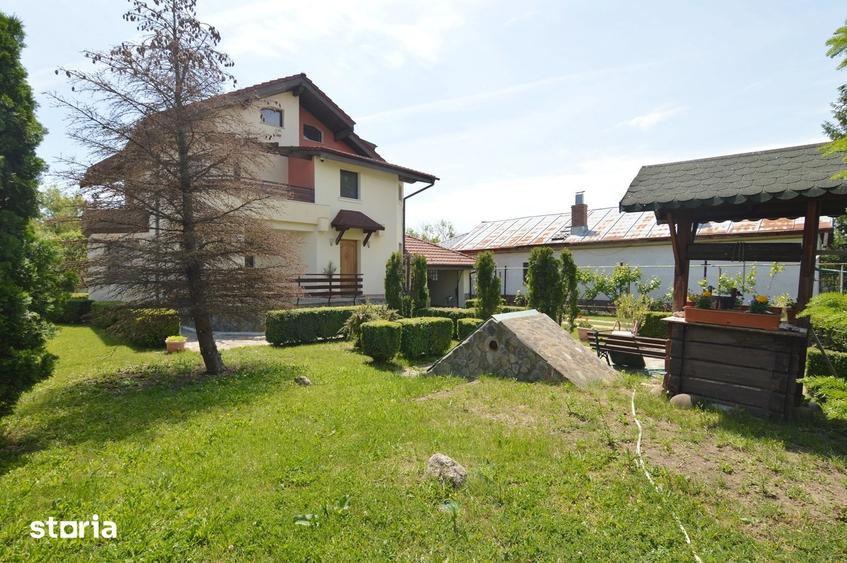Casă cu 6 camere cu Teren 1081 Mp în Central