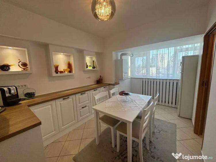 Apartament cu 3 camere decomandat în Central