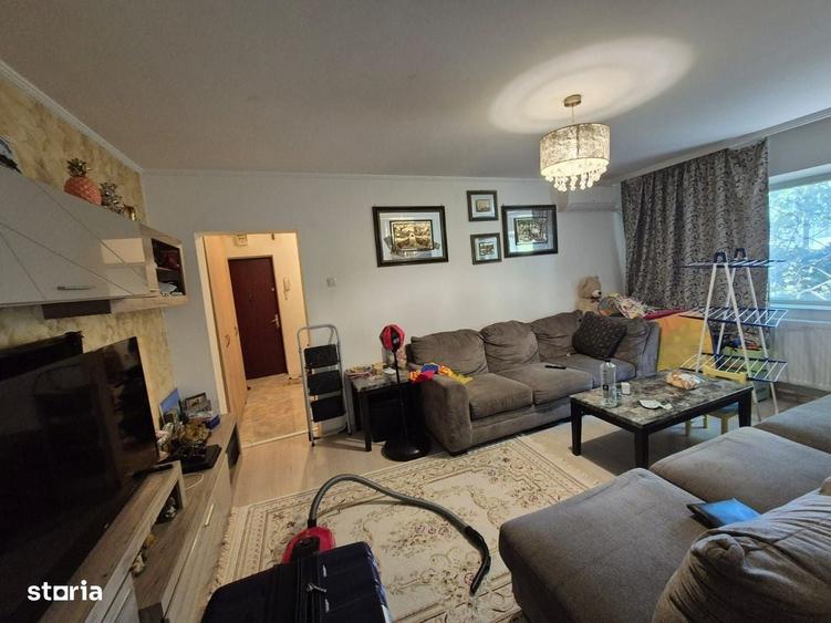 Apartament cu 3 camere semidecomandat în Dacia