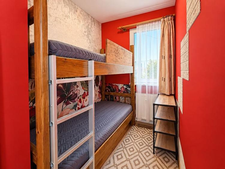 Casă cu 6 camere cu Canalizare în Centrul Istoric