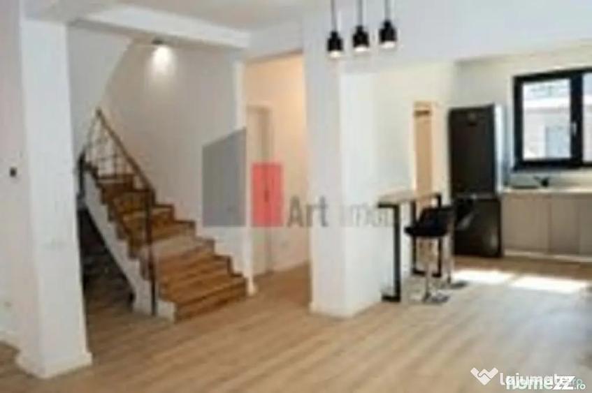 Casă cu 5 camere cu Teren 250 Mp în Central