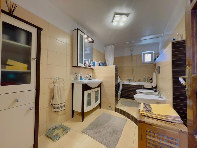 Duplex cu 3 camere cu Canalizare în Noua