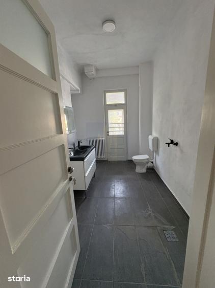 Casă cu 9 camere cu Teren 300 Mp în Eminescu