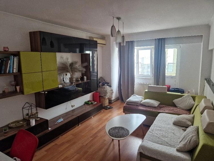 Apartament cu 2 camere semidecomandat în Intim