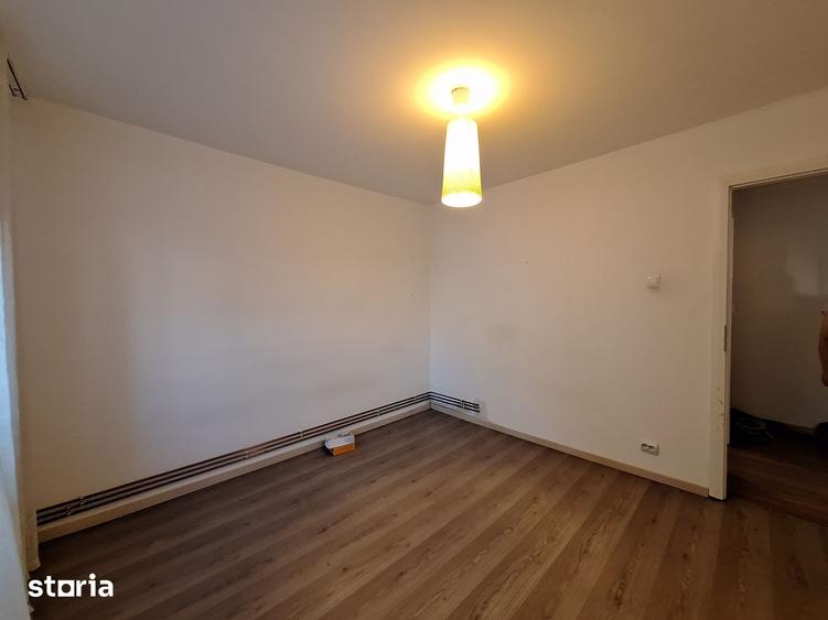Apartament cu 3 camere decomandat în Baba-Dochia