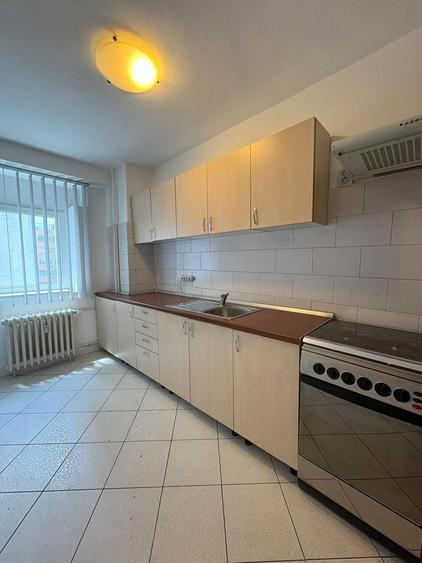 Apartament cu 3 camere în Decebal