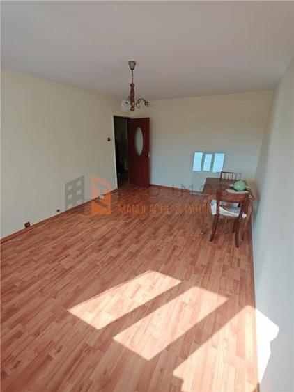 Apartament cu 3 camere decomandat, mobilat în Unirii Sud