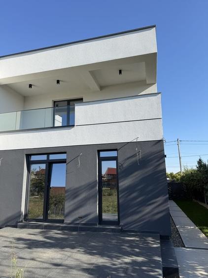 Casă cu 4 camere în Dumbrăvița