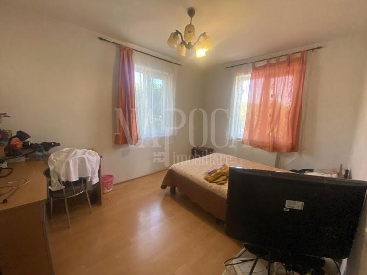 Casă individuală cu 8 camere cu Canalizare în Iris