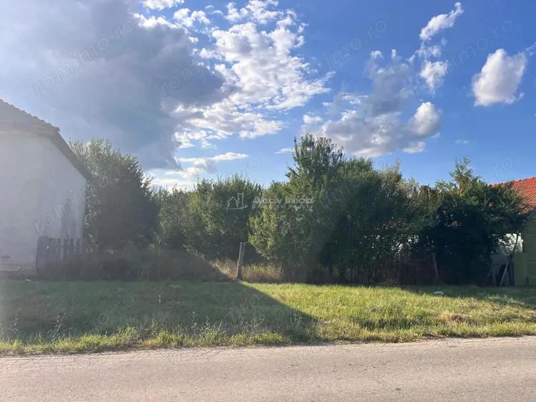 Teren de 1060 mp, în Darova