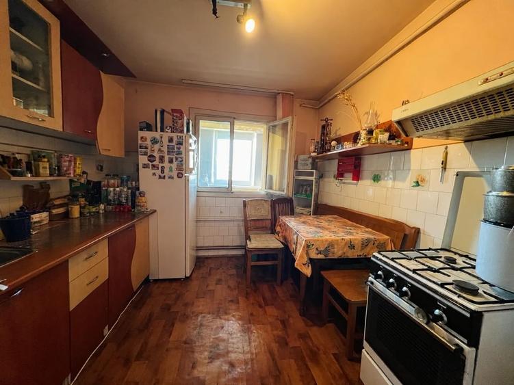 Apartament cu 3 camere decomandat, mobilat în Circumvalațiunii