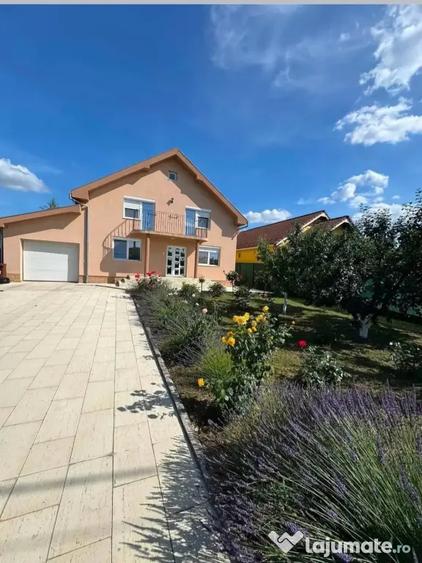 Casă cu 5 camere în Oncea