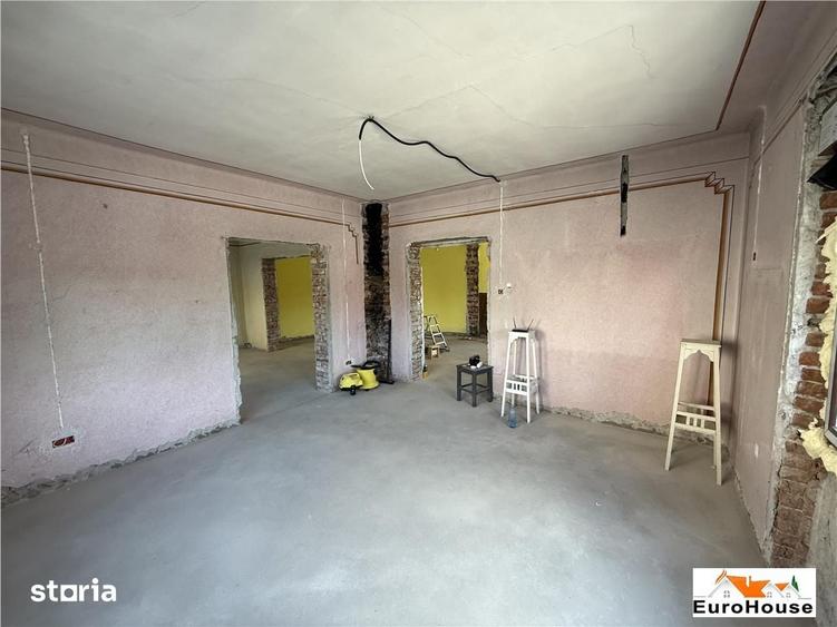 Casă cu 3 camere cu Teren 300 Mp în Central