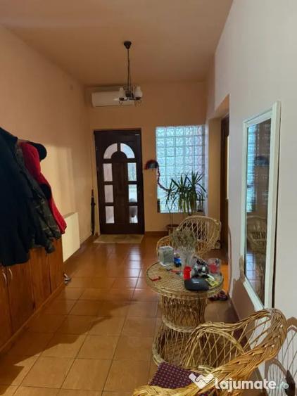 Casă cu 8 camere cu Teren 5000 Mp în Malu Mare
