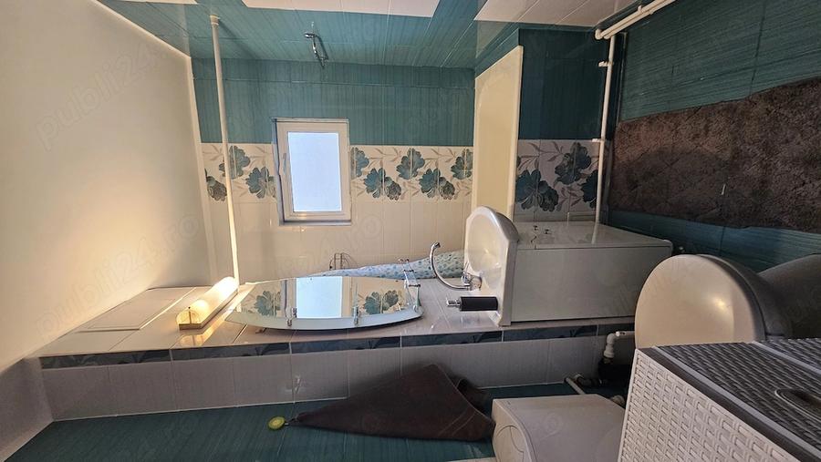 Apartament cu 3 camere semidecomandat în Rovine