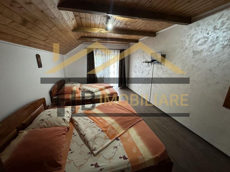 Casă individuală cu 8 camere cu Canalizare în Praid