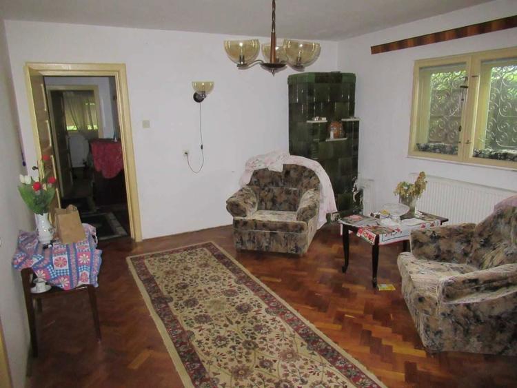 Casă cu 4 camere în Central