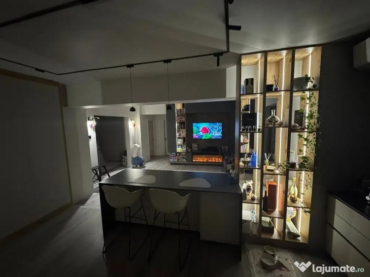 Apartament cu 4 camere decomandat în Central