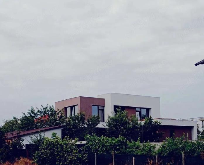 Casă cu Teren 400 Mp în Central