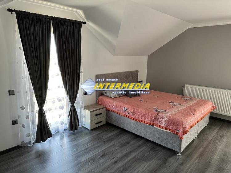Casă individuală cu 4 camere cu Canalizare în Cetate
