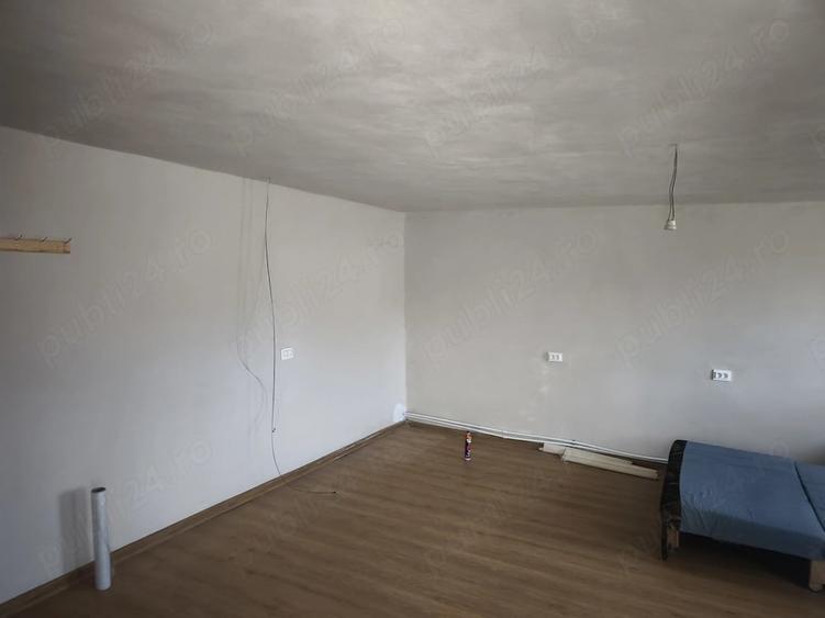 Casă cu Teren 1470 Mp în Aluniș