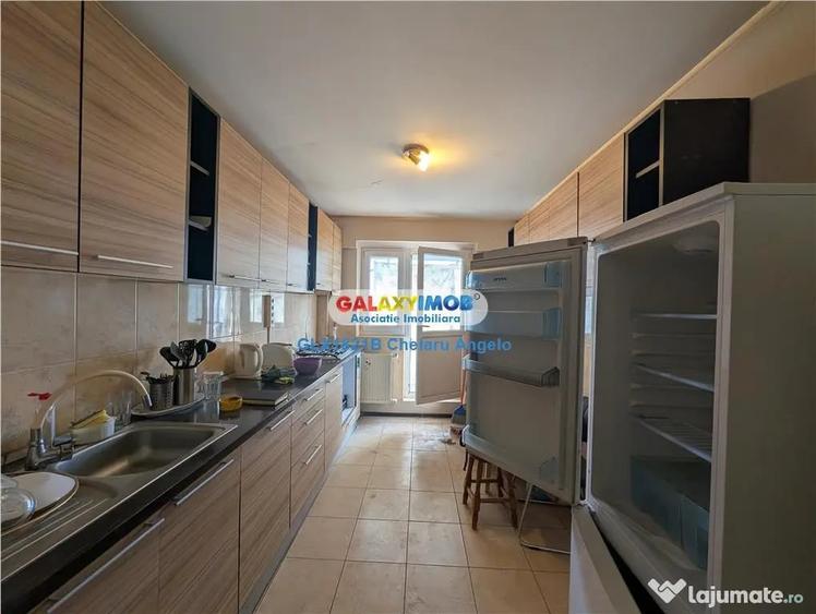 Apartament cu 4 camere semidecomandat în Central