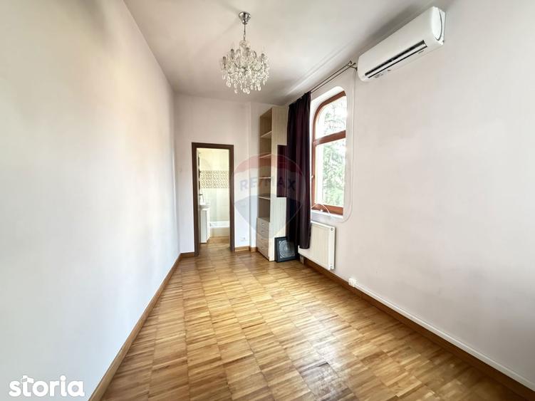Casă cu 5 camere cu Teren 122 Mp în Iancului
