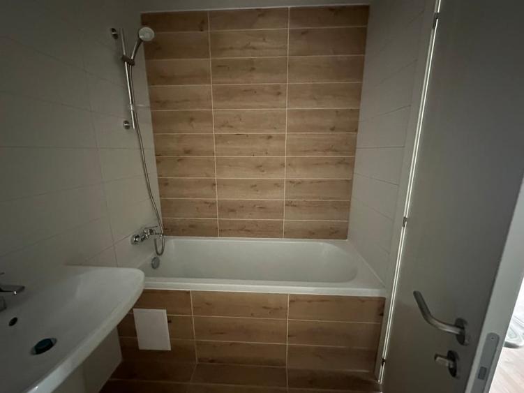 Apartament cu 4 camere decomandat în Pantelimon