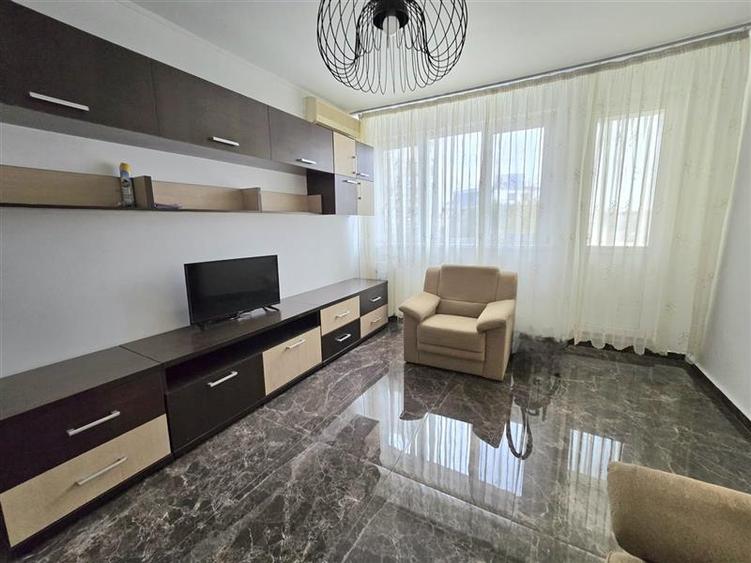 Apartament cu 2 camere semidecomandat în 1 Mai