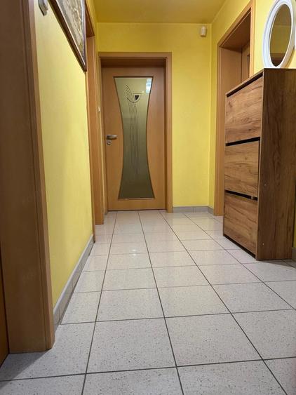 Apartament cu 3 camere decomandat în Lipovei
