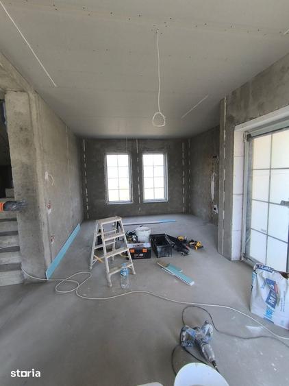 Casă cu 4 camere cu Teren 375 Mp în Valea Ursului