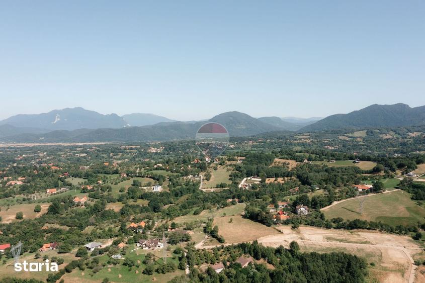 Teren de 3000 mp, în Bran