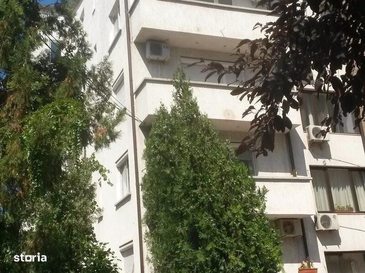 Apartament cu 3 camere semidecomandat în Nord