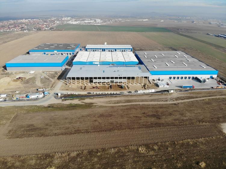 Spațiu industrial, de 3,000 mp, în Cristian