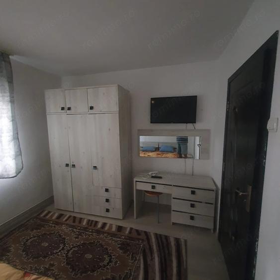 Apartament cu 2 camere semidecomandat în Girocului