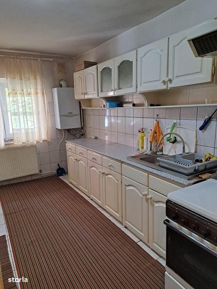 Apartament cu 3 camere decomandat în Carpați 2