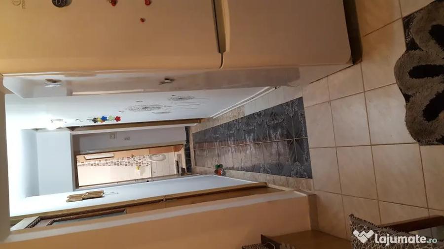 Apartament cu 3 camere decomandat în Rahova