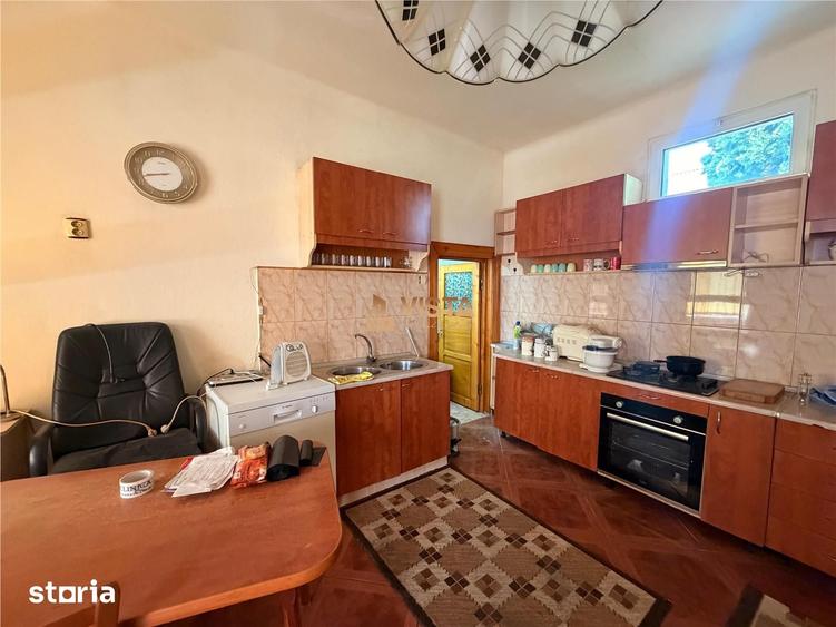 Casă cu 6 camere cu Teren 680 Mp în Aurel Vlaicu