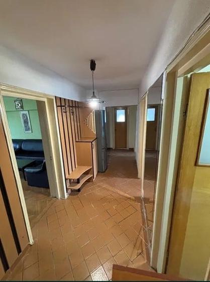 Apartament cu 3 camere decomandat, mobilat în Decebal