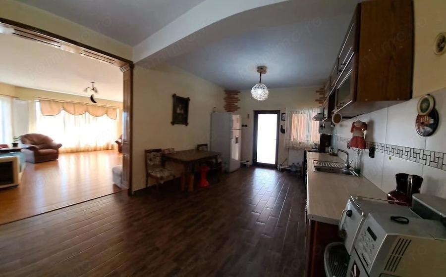 Casă cu 4 camere cu Teren 500 Mp în Central