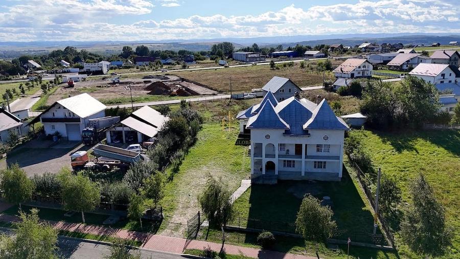 Casă cu Teren 1700 Mp în Călinești (Dărmănești)