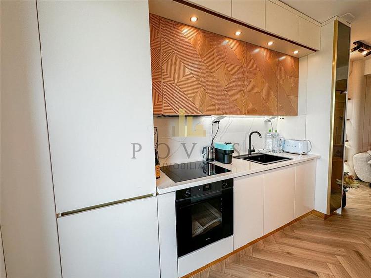 Apartament cu 3 camere semidecomandat, mobilat în Pipera