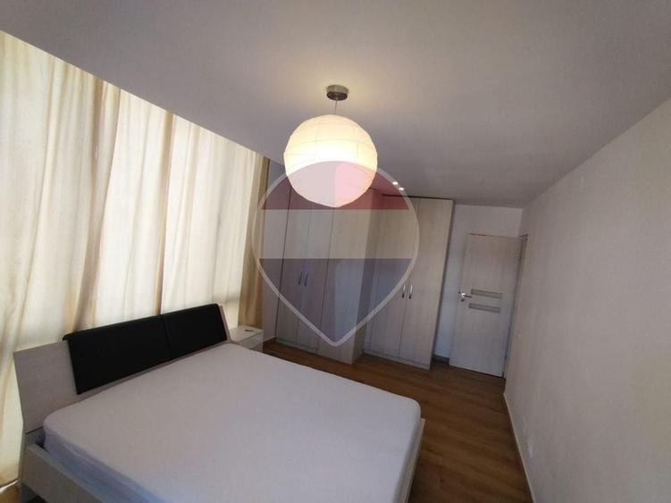 Apartament cu 3 camere, mobilat în Central