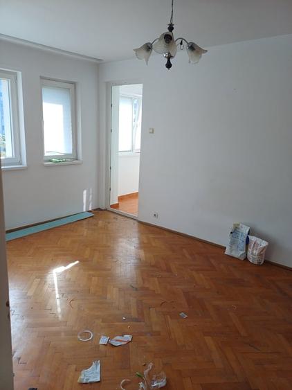 Apartament semidecomandat în Lujerului