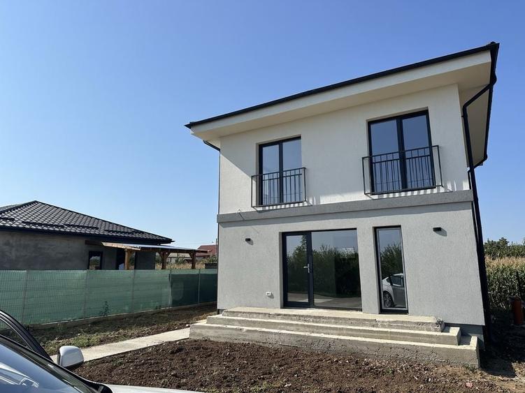 Casă cu 3 camere în Exterior Vest