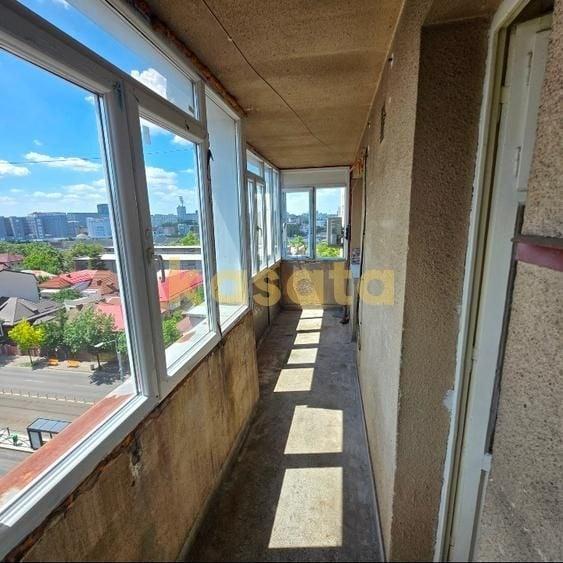Apartament cu 3 camere decomandat în Barbu Văcărescu