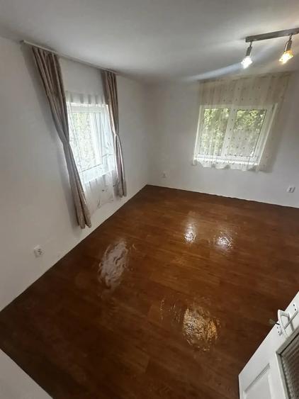 Casă cu 2 camere cu Teren 2700 Mp în Mica