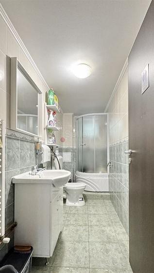 Casă individuală cu 10 camere cu Canalizare în Dâmbul Morii